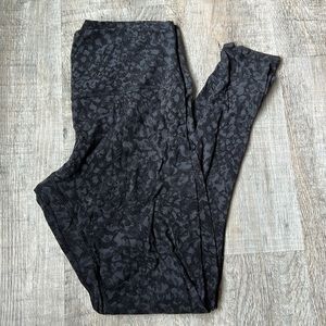 lululemon black patterned leggings.